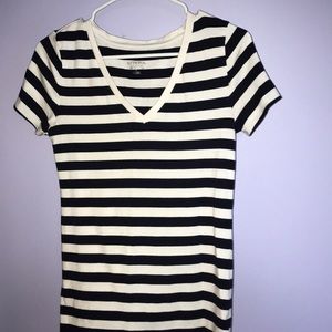 v-neck short sleeve t-shirt